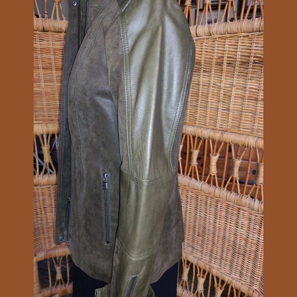 Danier Leather Ladies Jacket with detachable lining - Picture 2 of 9